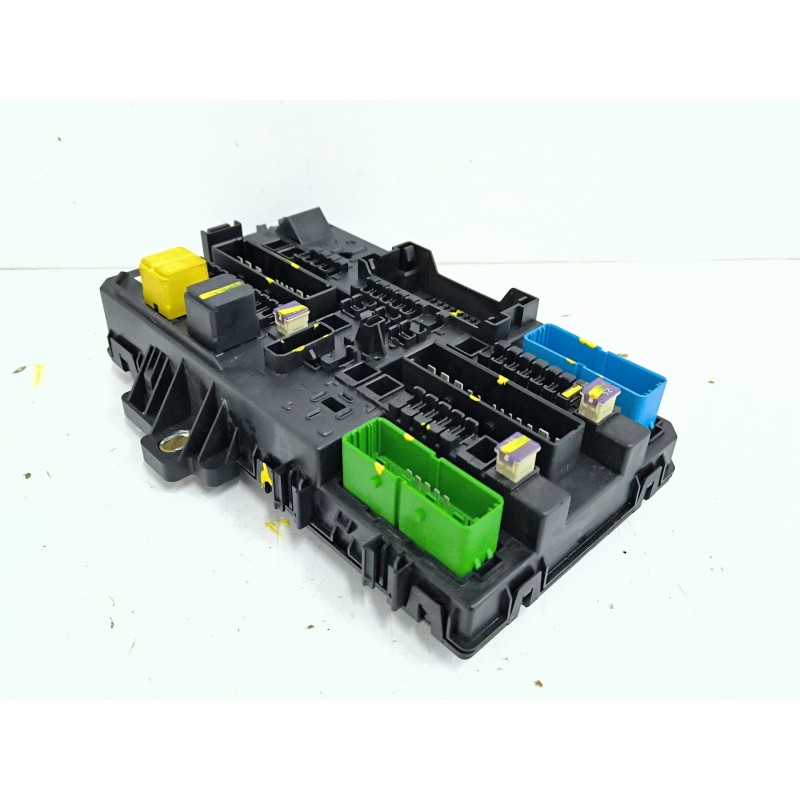 CAJA RELES / FUSIBLES