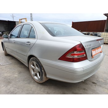 mercedes-benz clase c (w203) del año 2004