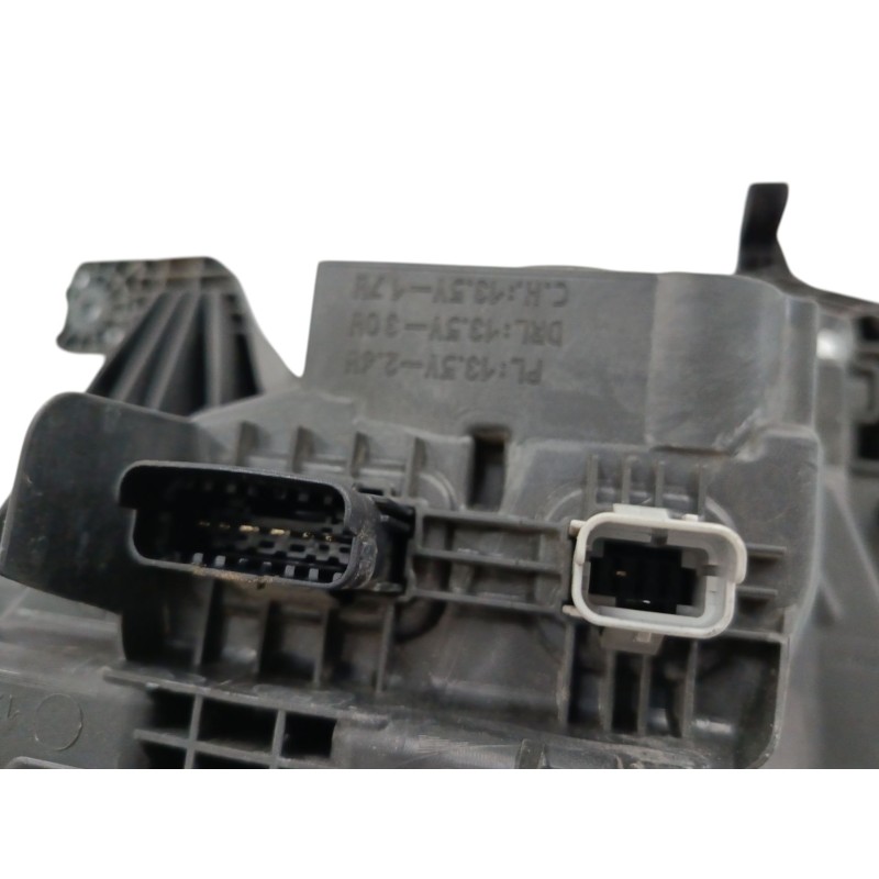 FARO DERECHO SIN MODULO LED A4539065001