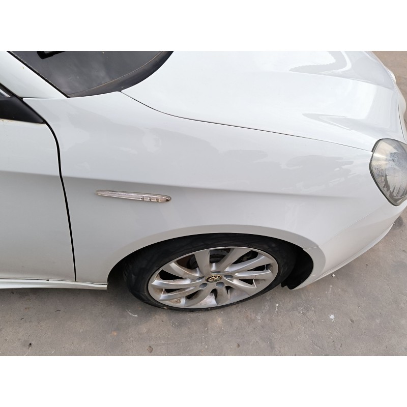 ALETA DELANTERA DERECHA