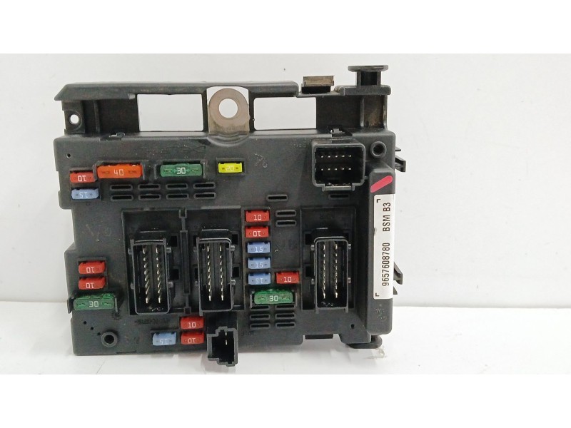 Recambio de caja reles / fusibles para peugeot 206 berlina 1.4 hdi referencia OEM IAM 9657608780  
