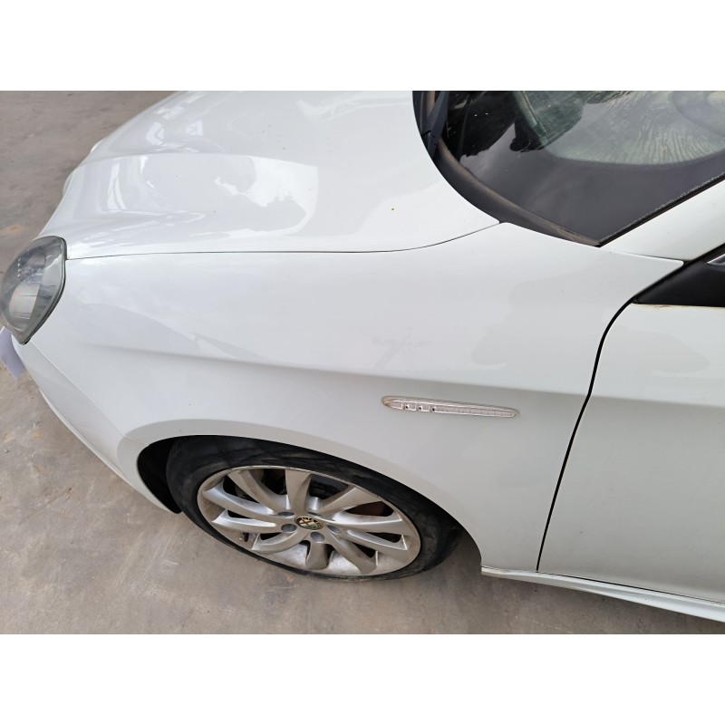 ALETA DELANTERA IZQUIERDA