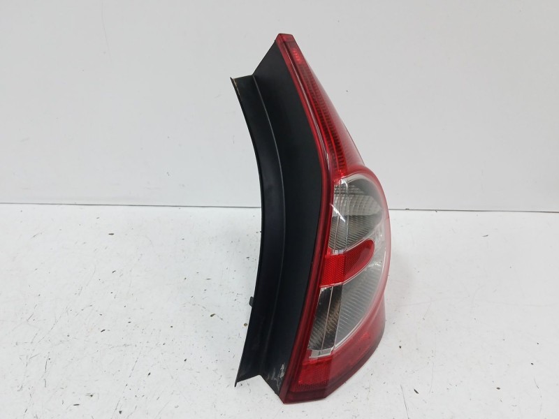Recambio de piloto trasero derecho para dacia sandero 1.2 16v referencia OEM IAM 8200734824  