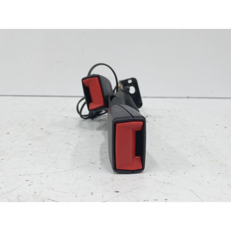 Recambio de enganche cinturon trasero derecho para peugeot 3008 i monospace (0u_) 1.6 thp referencia OEM IAM 9681985380  