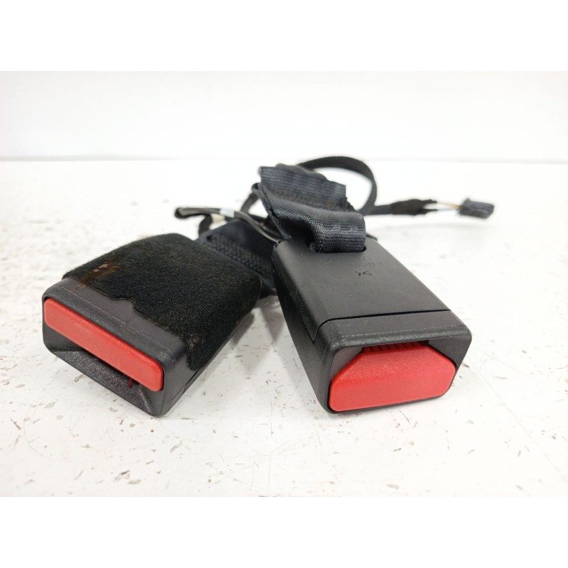 Recambio de enganche cinturon trasero derecho para opel corsa f (p2jo) 1.2 (68) referencia OEM IAM 6403040ETE  