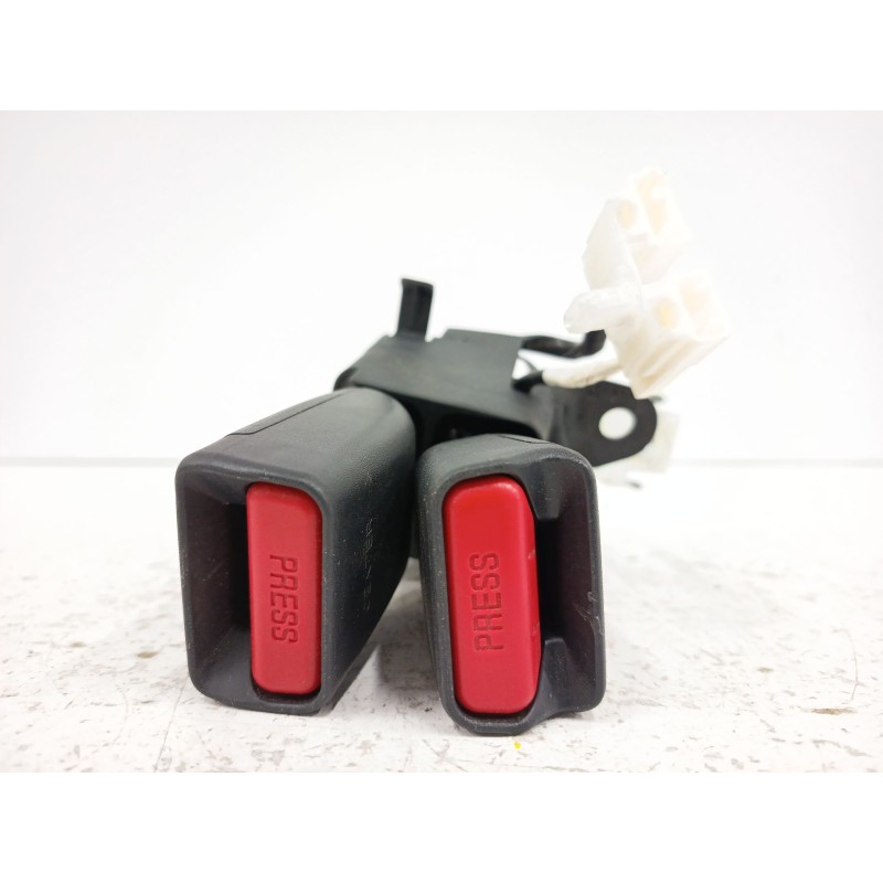 Recambio de enganche cinturon trasero izquierdo para toyota corolla sedán (_e21_) 1.8 vvti hybrid (mzea12, zre211, zwe211) refer