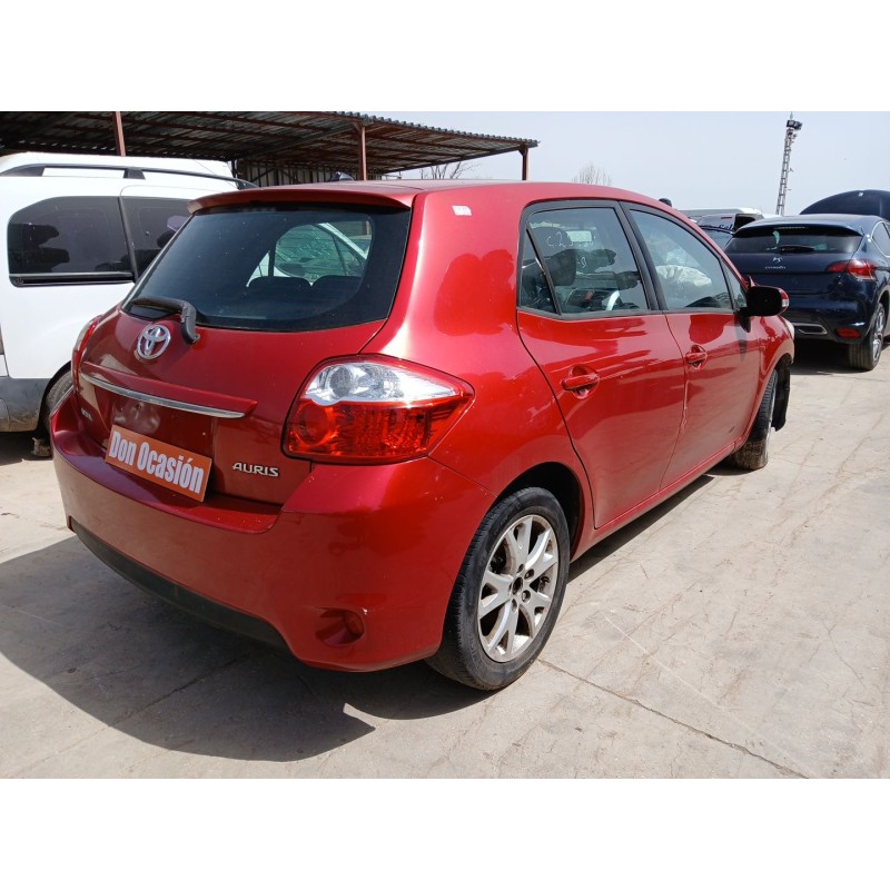 TOYOTA AURIS (_E15_) 2012