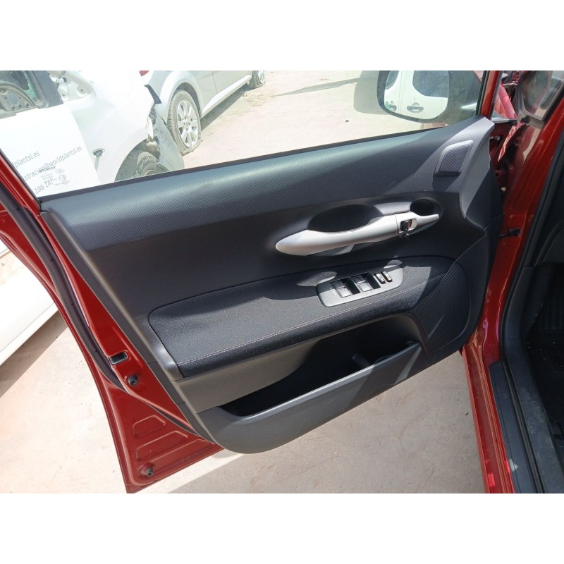 TOYOTA AURIS (_E15_) 2012