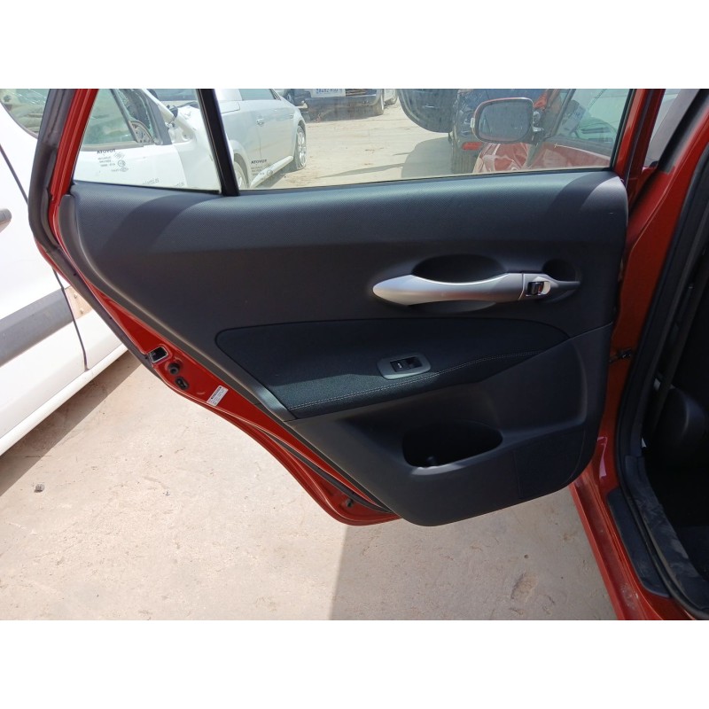 TOYOTA AURIS (_E15_) 2012