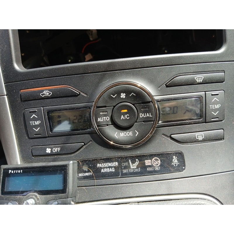 TOYOTA AURIS (_E15_) 2012