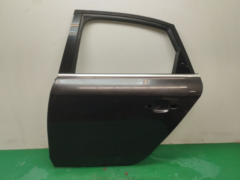 Recambio de puerta trasera izquierda para audi a4 b8 (8k2) 2.0 tdi referencia OEM IAM 8K5833051D  