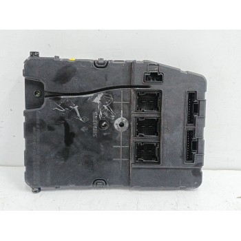 Recambio de caja reles / fusibles para renault scenic ii grand confort expression referencia OEM IAM 8200780028  