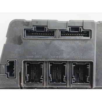 Recambio de caja reles / fusibles para renault scenic ii grand confort expression referencia OEM IAM 8200780028  