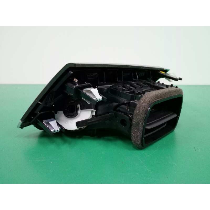 REJILLA AIREADORA LADO IZQUIERDO