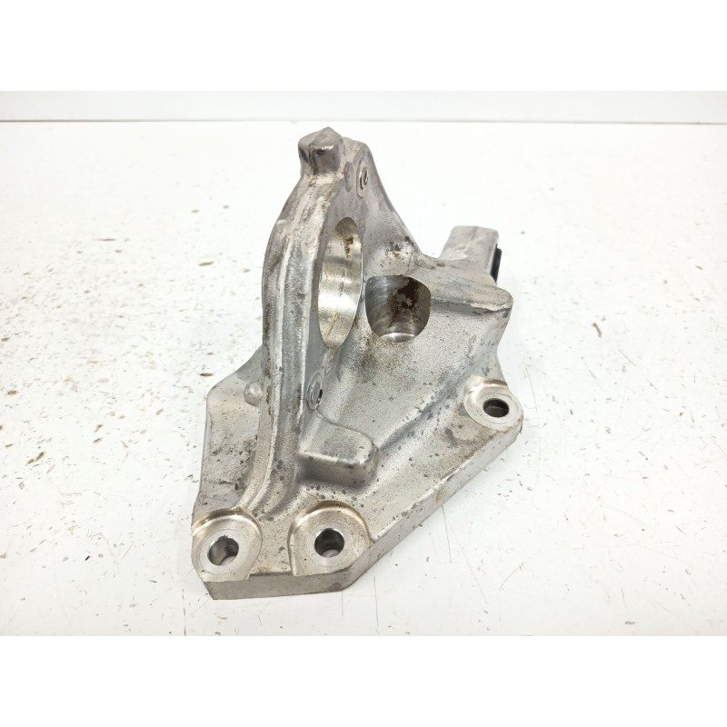 SOPORTE MOTOR TRASERO