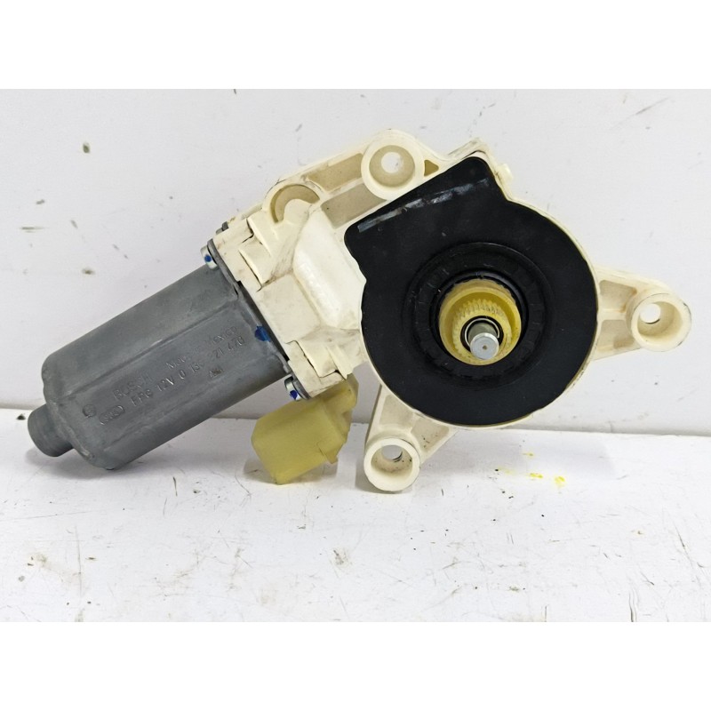MOTOR ELEVALUNAS DELANTERO DERECHO 0130821470
