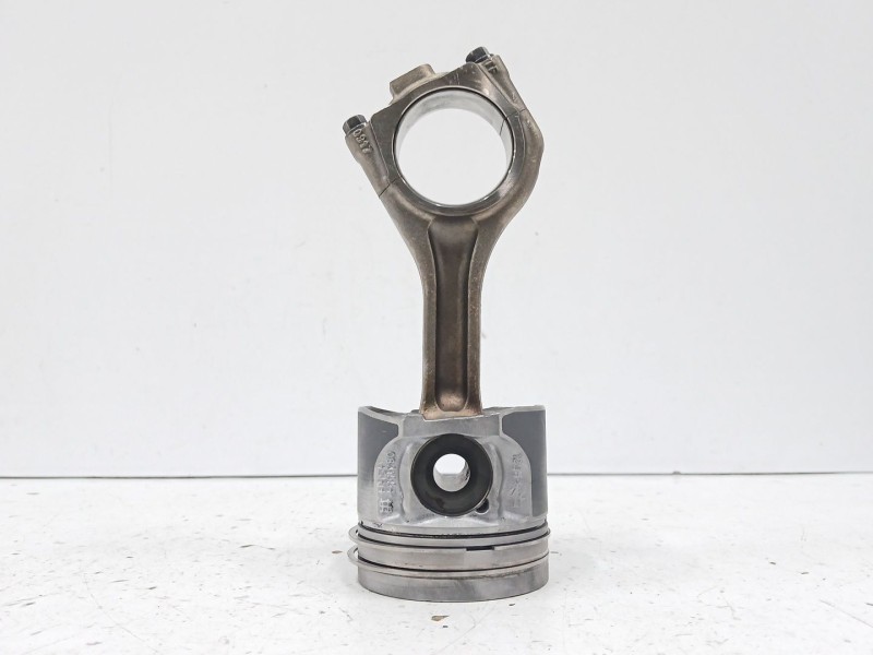 Recambio de biela para jaguar f-pace (x761) 2.0 td4 awd referencia OEM IAM 083155  