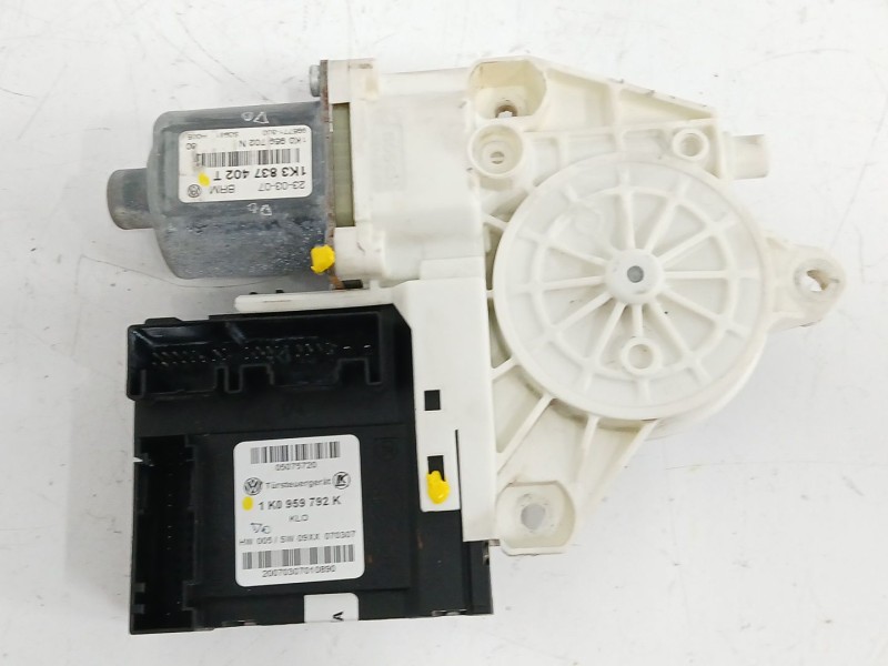 Recambio de motor elevalunas delantero derecho para volkswagen golf v (1k1) 1.6 fsi referencia OEM IAM 1K3837402T  1K0959792K