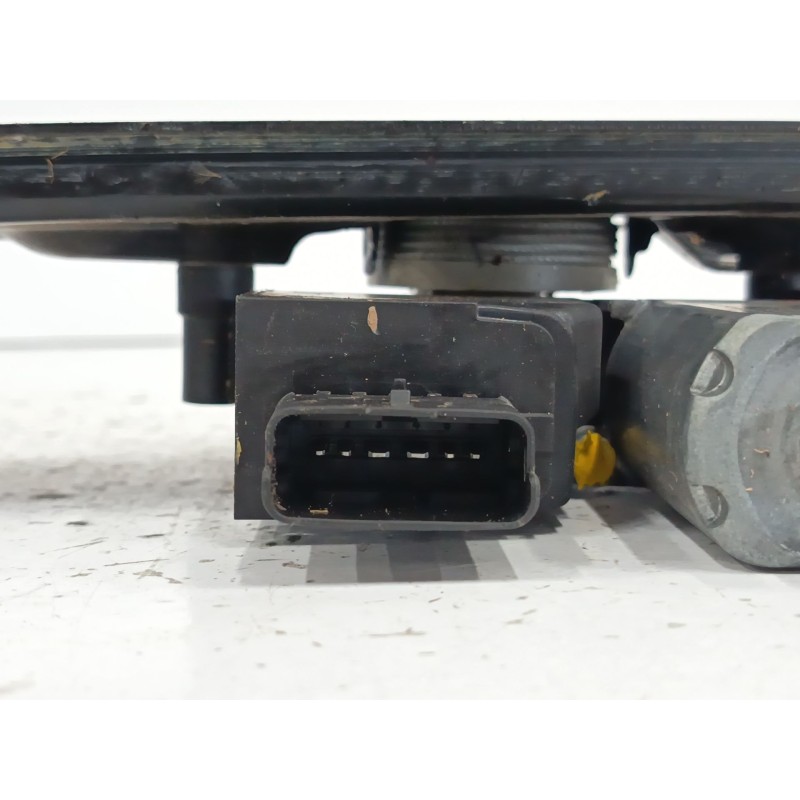 ELEVALUNAS DELANTERO IZQUIERDO