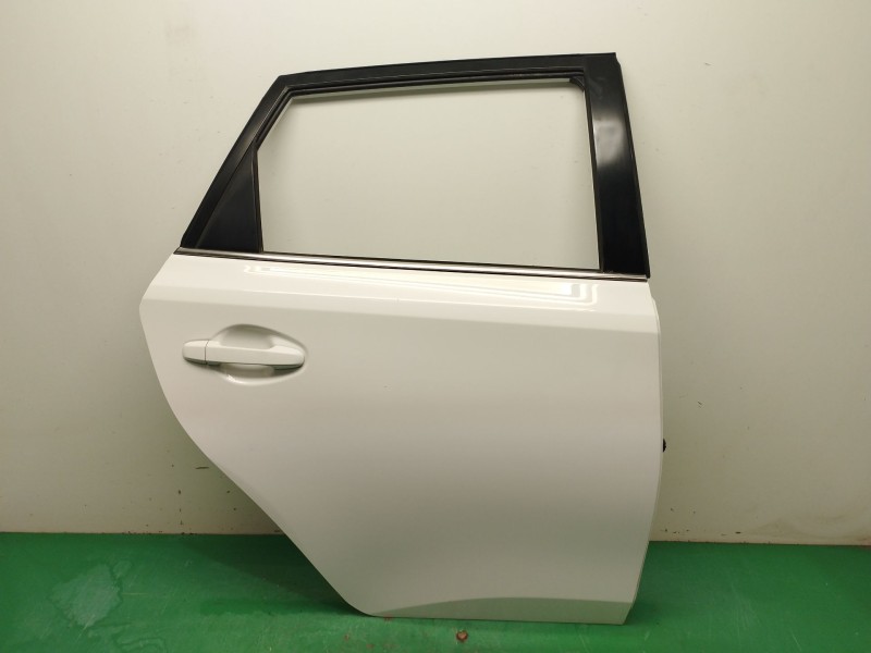 Recambio de puerta trasera derecha para toyota auris (_e18_) 1.2 (nre185_) referencia OEM IAM 6700302380  