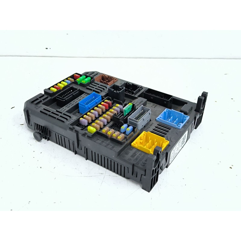 CAJA RELES / FUSIBLES