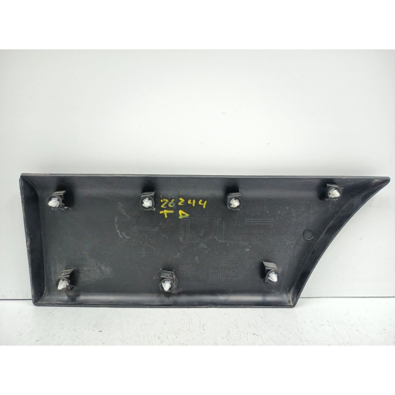 MOLDURA TRASERA DERECHA