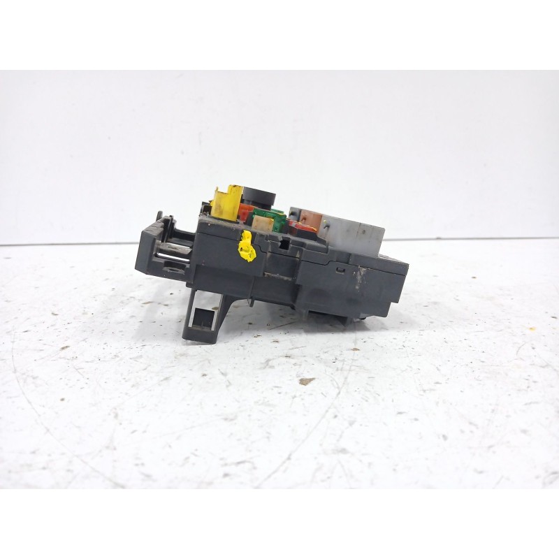 CAJA RELES / FUSIBLES