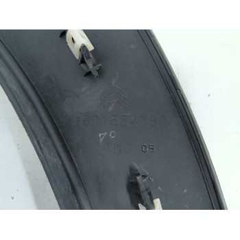 Recambio de aletin trasero izquierdo para citroën c4 cactus 1.2 vti 82 referencia OEM IAM 9801554780  