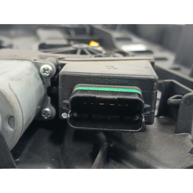 ELEVALUNAS TRASERO IZQUIERDO 9137000100