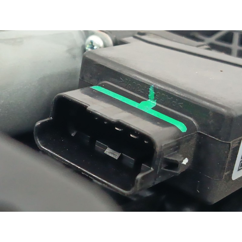 ELEVALUNAS DELANTERO IZQUIERDO 824502W020