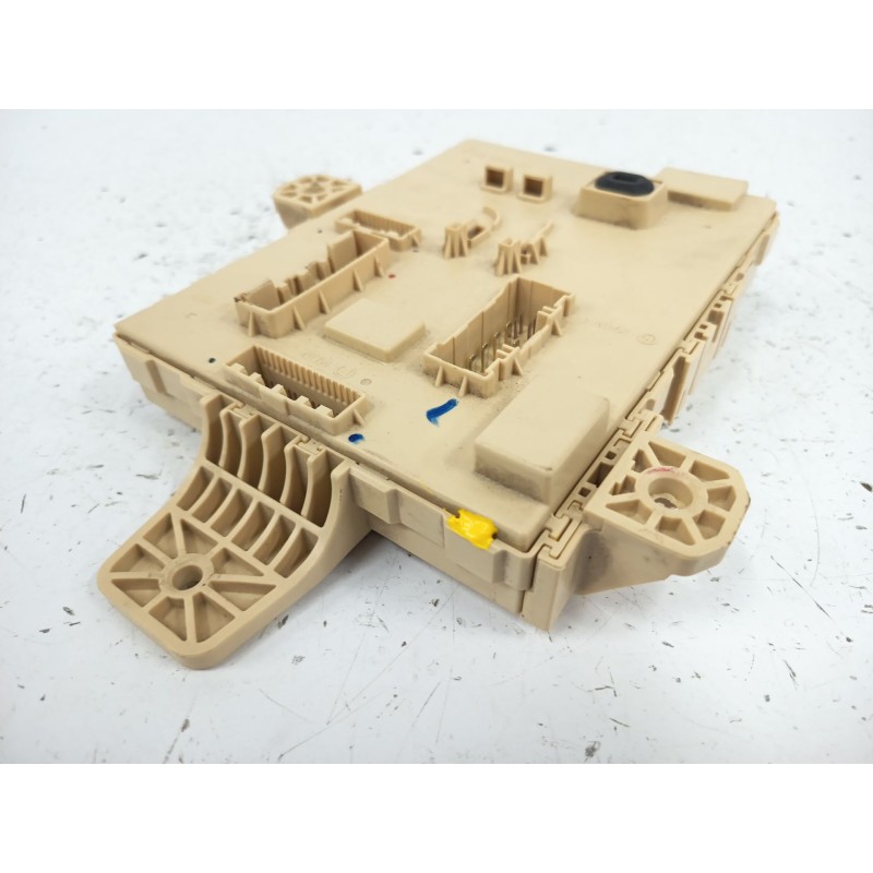 CAJA RELES / FUSIBLES