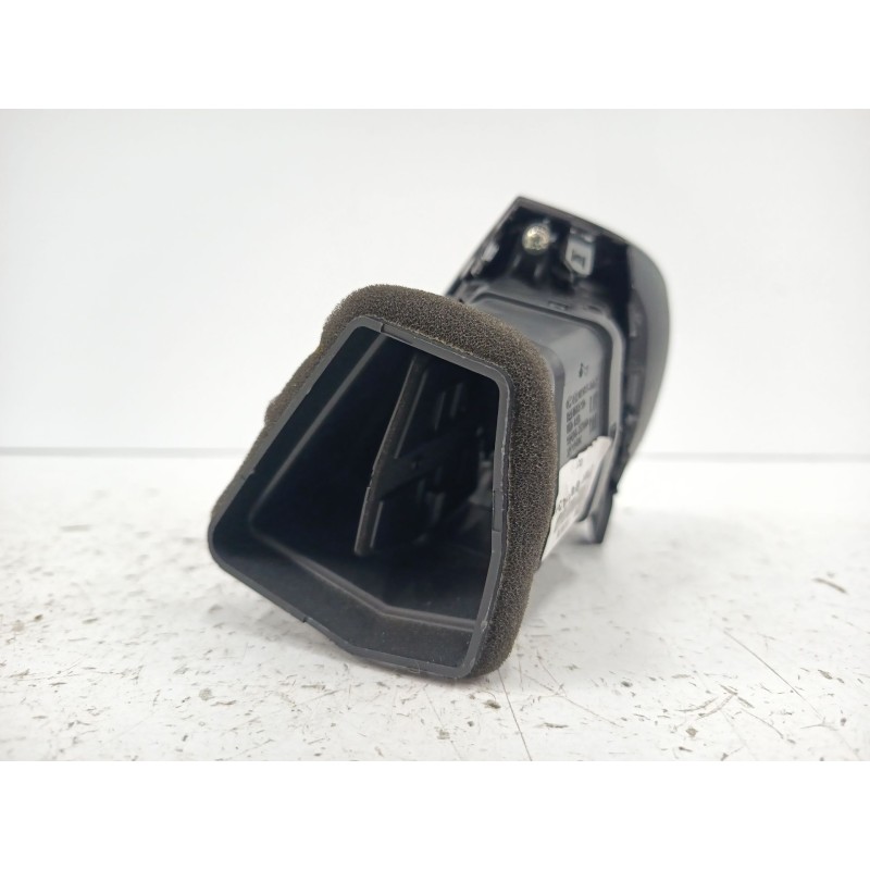 REJILLA AIREADORA LADO IZQUIERDO