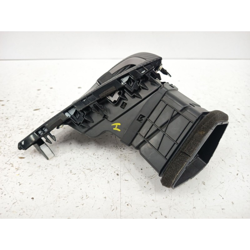 REJILLA AIREADORA LADO IZQUIERDO