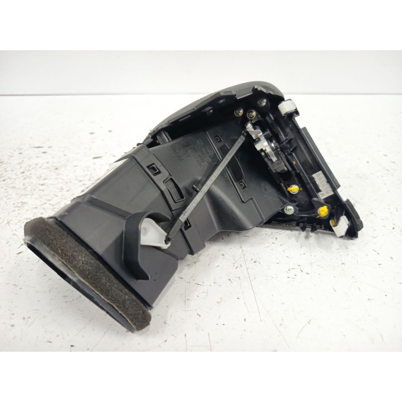 REJILLA AIREADORA LADO IZQUIERDO