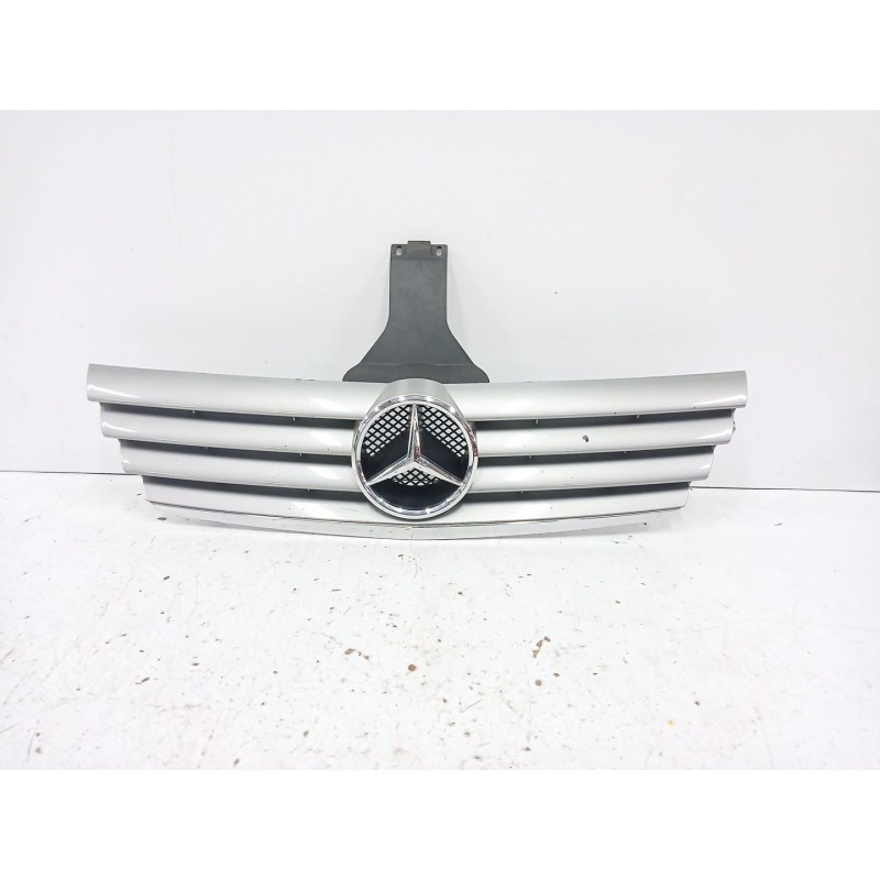 REJILLA DELANTERA A2038890090