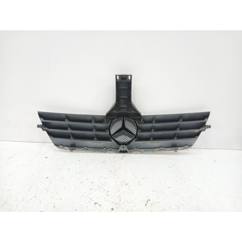 REJILLA DELANTERA A2038890090