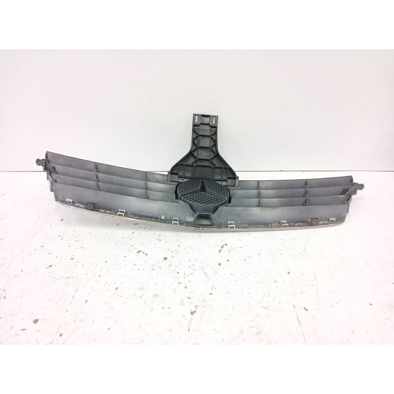 REJILLA DELANTERA A2038890090