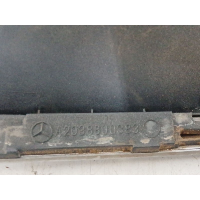 REJILLA DELANTERA A2038890090