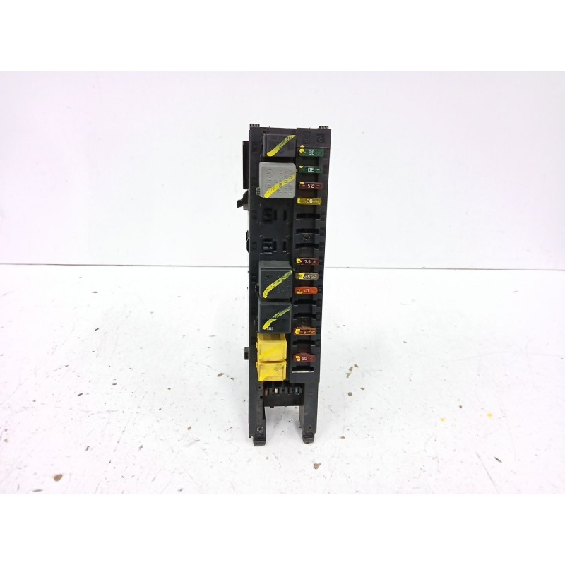 CAJA RELES / FUSIBLES 5DK00848611