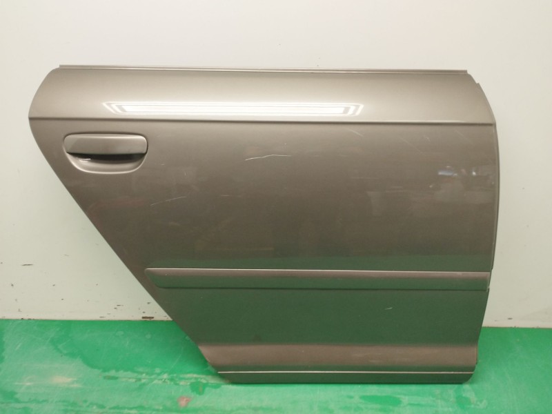 Recambio de puerta trasera derecha para audi a3 sportback (8pa) 2.0 fsi referencia OEM IAM 8P4833052A  