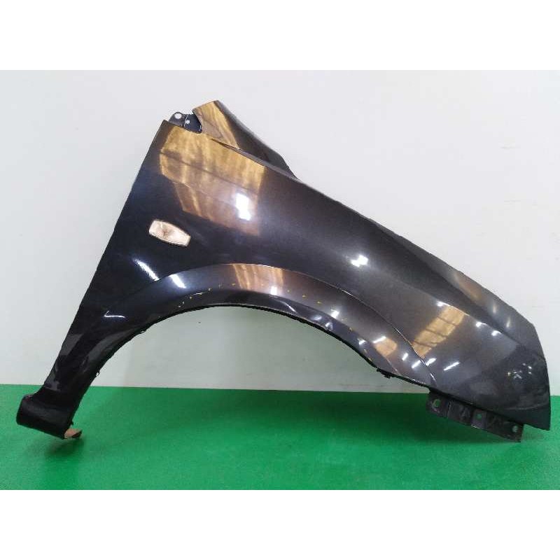 Recambio de aleta delantera derecha para kia carens 2.0 crdi ex monovolumen referencia OEM IAM 0K2JA52111  