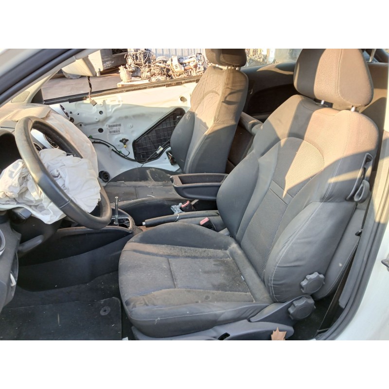 AUDI A1 (8X1, 8XK) 2010