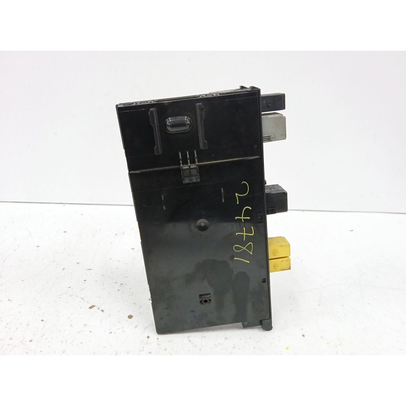 CAJA RELES / FUSIBLES 5DK00848641