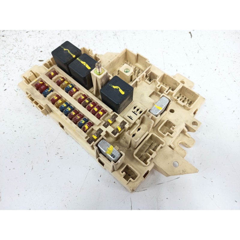 CAJA RELES / FUSIBLES