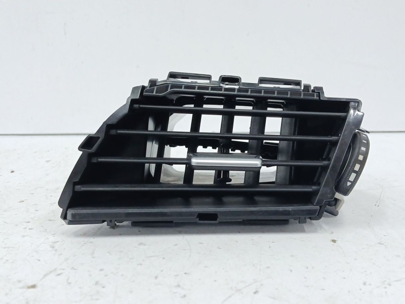Recambio de rejilla aireadora para nissan qashqai iii (j12) 1.3 dig-t a las 4 ruedas referencia OEM IAM 687606RR1A  