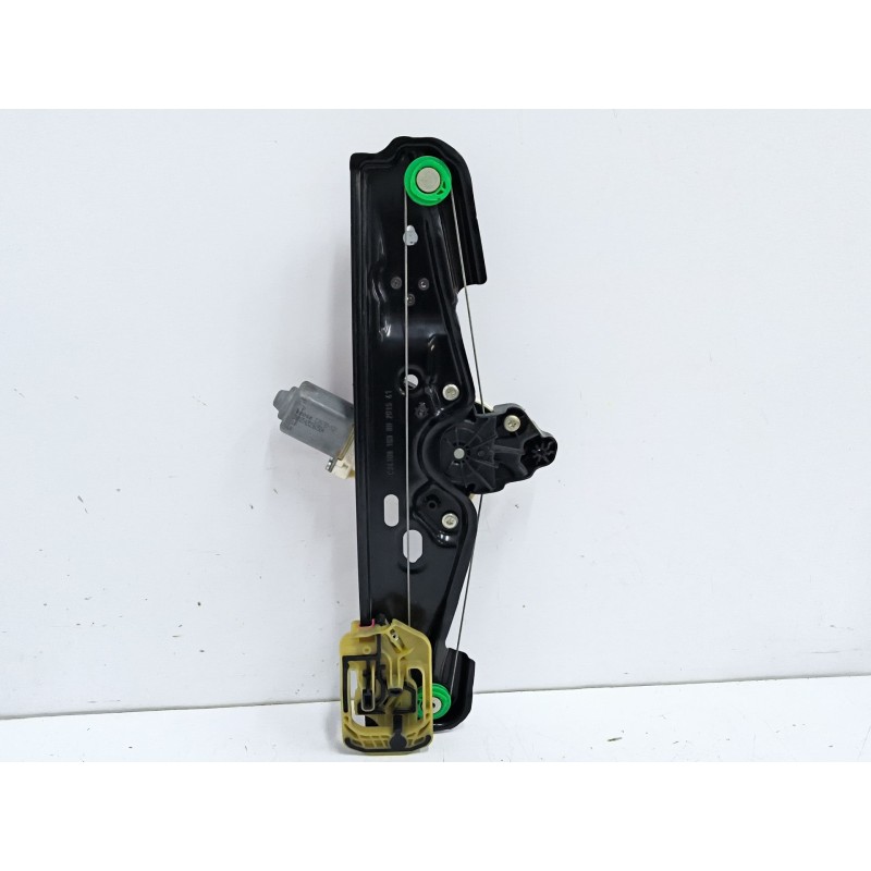 ELEVALUNAS TRASERO DERECHO