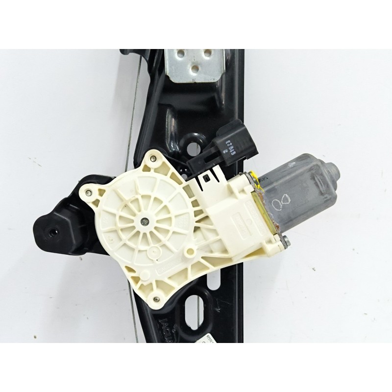 ELEVALUNAS TRASERO DERECHO