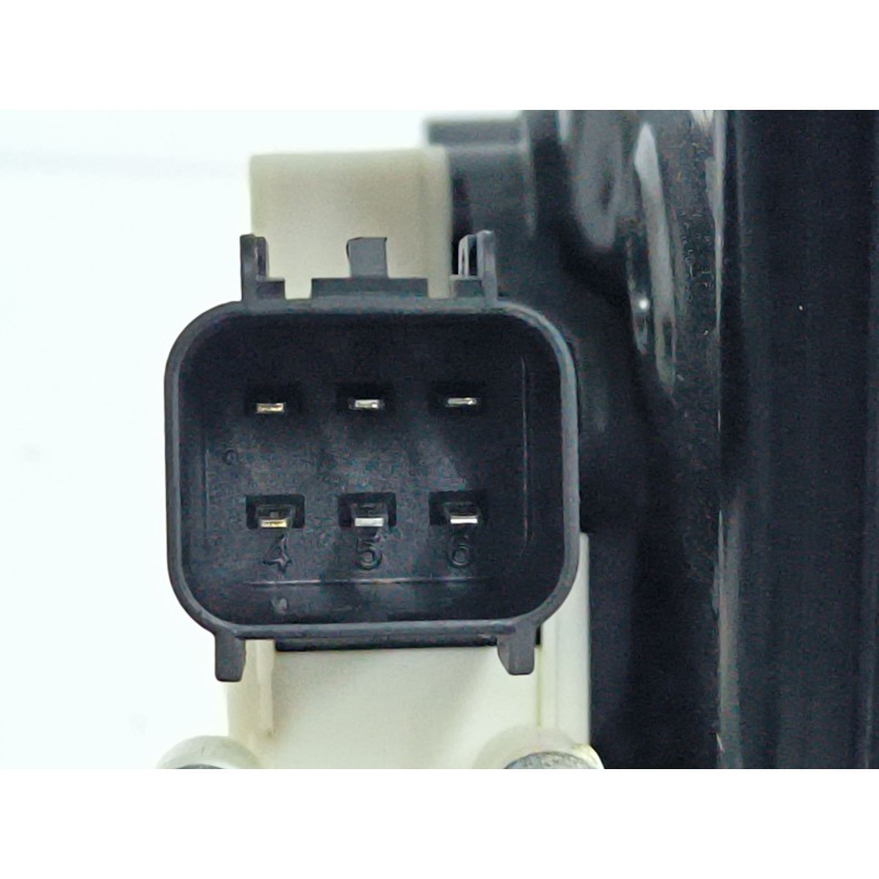 ELEVALUNAS TRASERO DERECHO