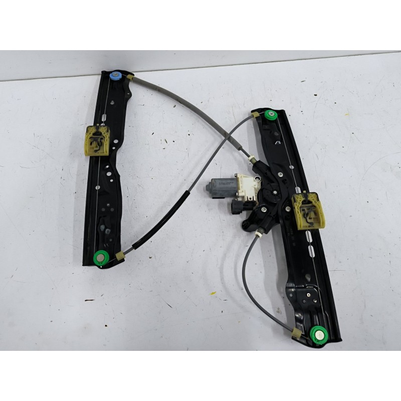 ELEVALUNAS DELANTERO DERECHO C34098101