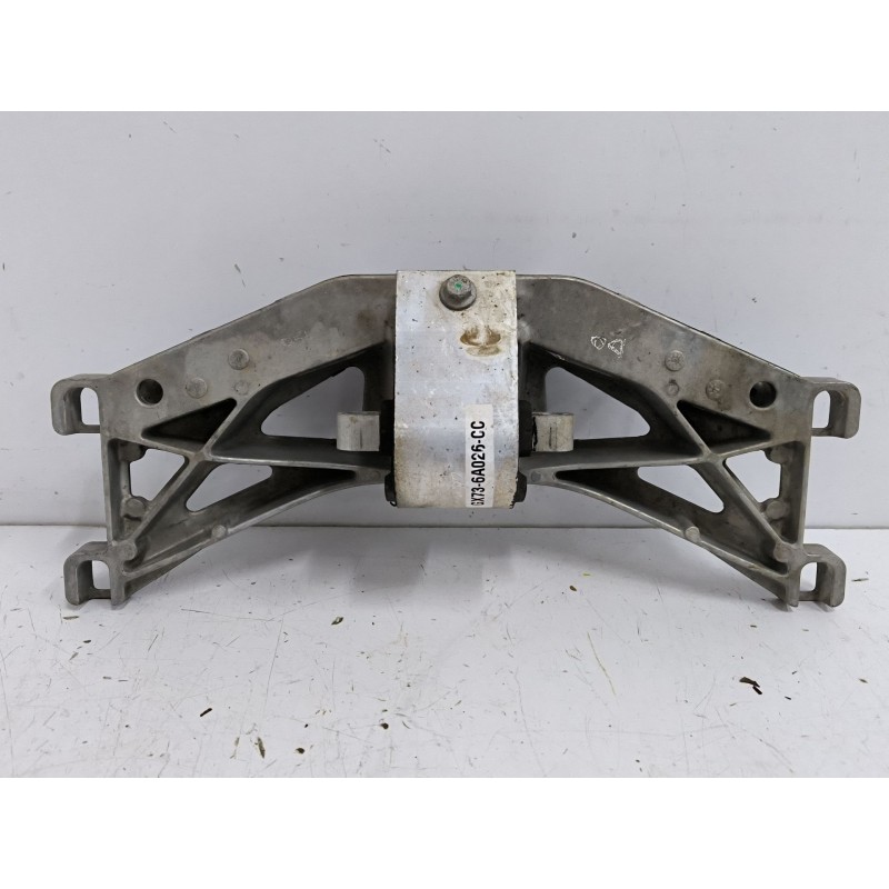 Recambio de soporte cambio trasero para jaguar xe (x760) 2.0 d referencia OEM IAM GX736A026CC  